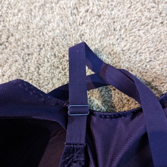 Victoria Secret Sports Bra 32D - Picture 4 of 4